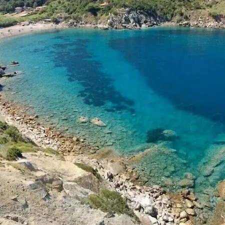 Nisportino, Elba. Bilocale Con Patio Vista Mare. Holiday home *