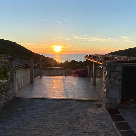 Nisportino, Elba. Bilocale Con Patio Vista Mare. Holiday home Casa Castagno
