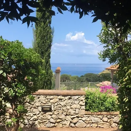 Nisportino, Elba. Bilocale Con Patio Vista Mare. Casa Castagno