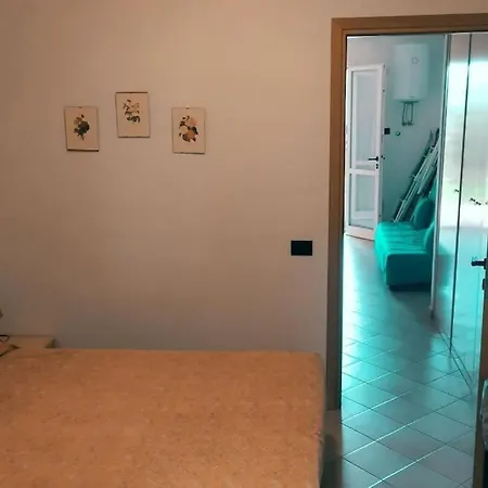 Nisportino, Elba. Bilocale Con Patio Vista Mare.
