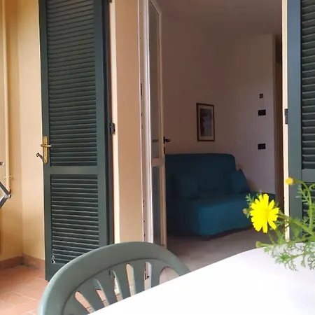 Nisportino, Elba. Bilocale Con Patio Vista Mare. Holiday home Casa Castagno