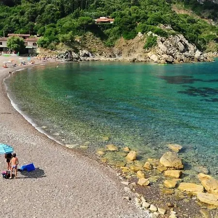 Nisportino, Elba. Bilocale Con Patio Vista Mare. Casa Castagno
